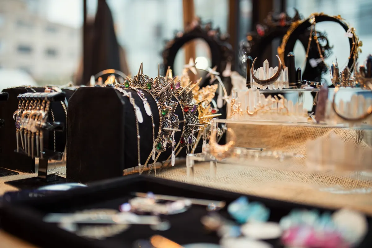 How to Choose the Right Opal Stand for Your Jewellery Collection